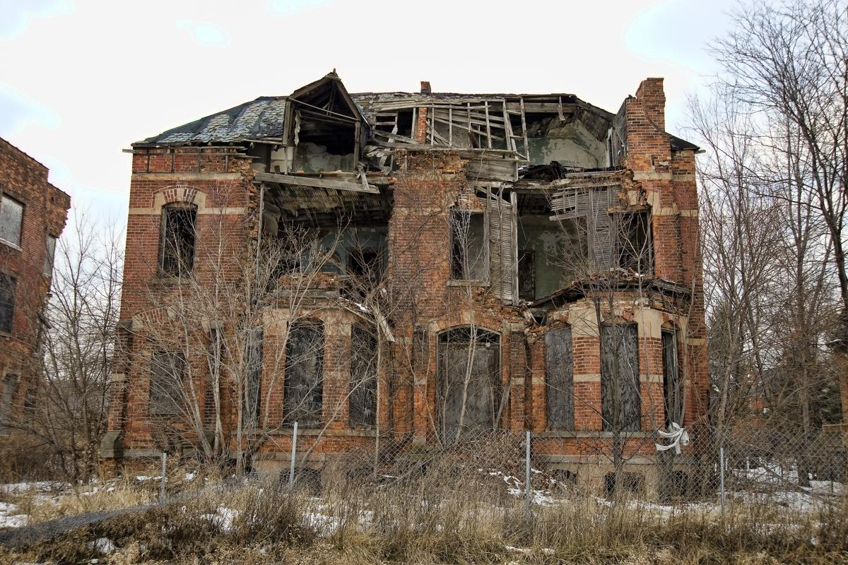 Detroit's Ruins A Once Opulent House In Detroit Now Left In Ruins